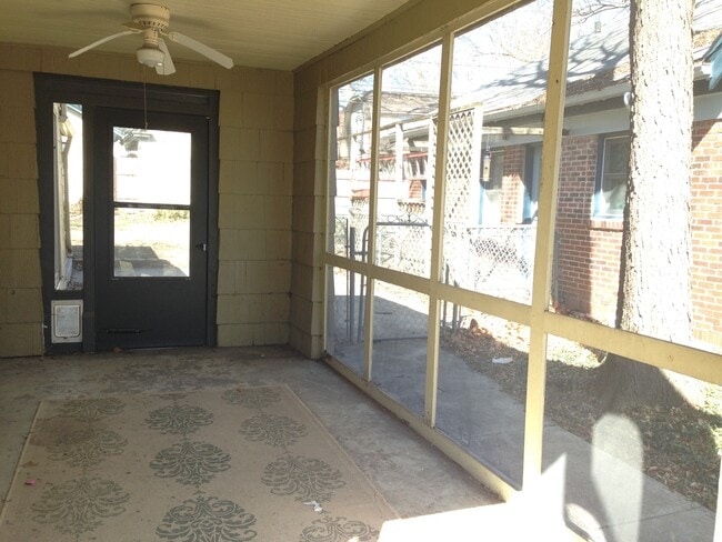 Building Photo - Spacious & Updated in Brookside! ALL appliances included!