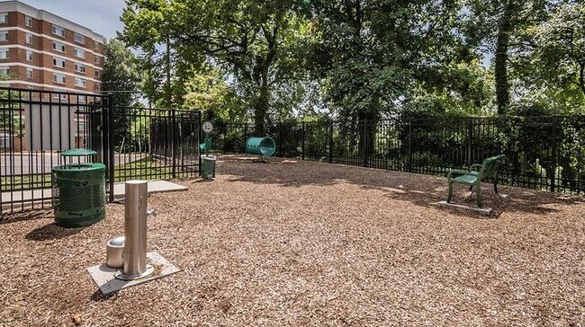 Building Photo - 1200 S Courthouse Rd