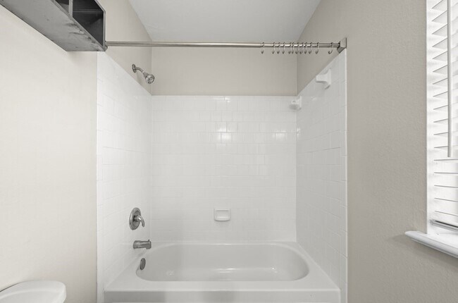 Building Photo - 14020 Schroeder Rd