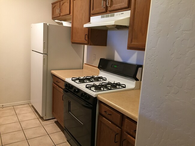 Building Photo - 3055 N Truwood Dr