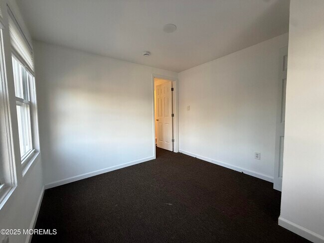 Building Photo - 604 Irving Pl