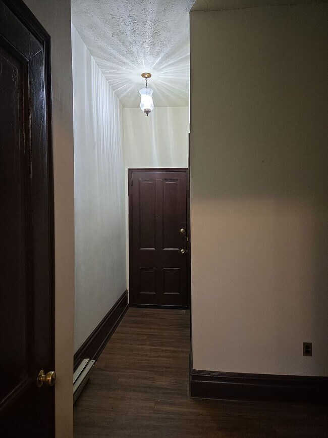 Building Photo - SOLD 5/15/26-127 Lincoln Way W
