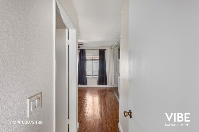 Building Photo - LOCATION, LOCATION, LOCATION!!!! "Hidden C...