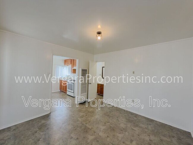 Building Photo - 13505 Mariposa Ave