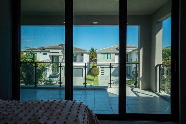 Building Photo - 17081 Five Waters Ave