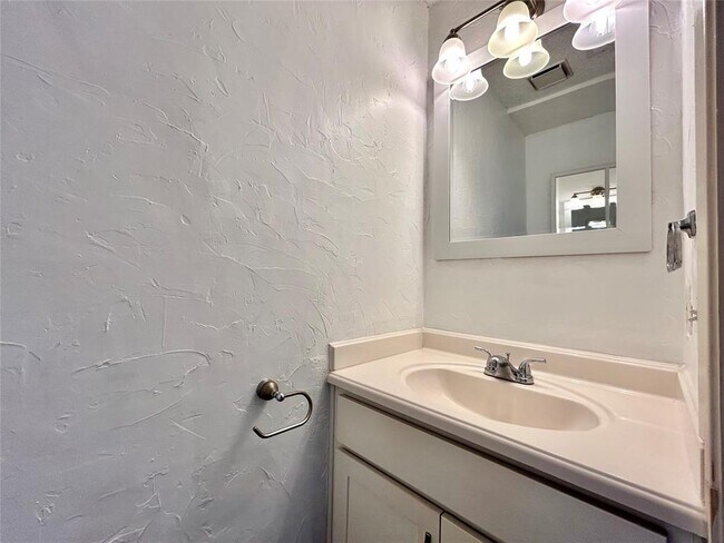 Building Photo - 1411 Gracy Farms Ln