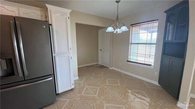 Building Photo - 17 N Seminary Rd