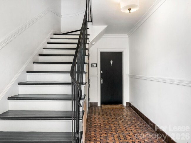 Building Photo - 924 Monticello Terrace