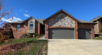 Building Photo - 4 Bedroom | 2 Bathroom | 3 Car Garage| Springfield MO | Fire Place | Covered patio!