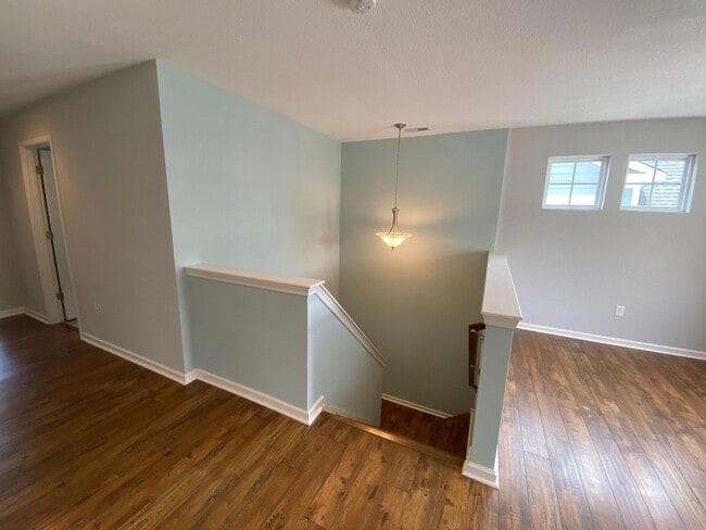 Building Photo - Introducing a stunning Condo with a coasta...