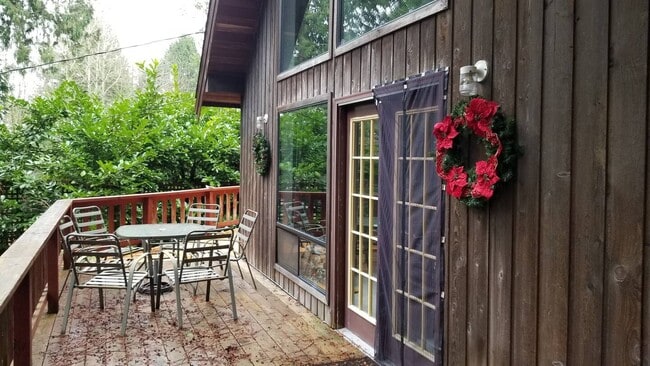 Building Photo - 1881 Cliff Rd