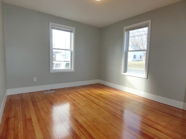 Building Photo - 19 Cross St