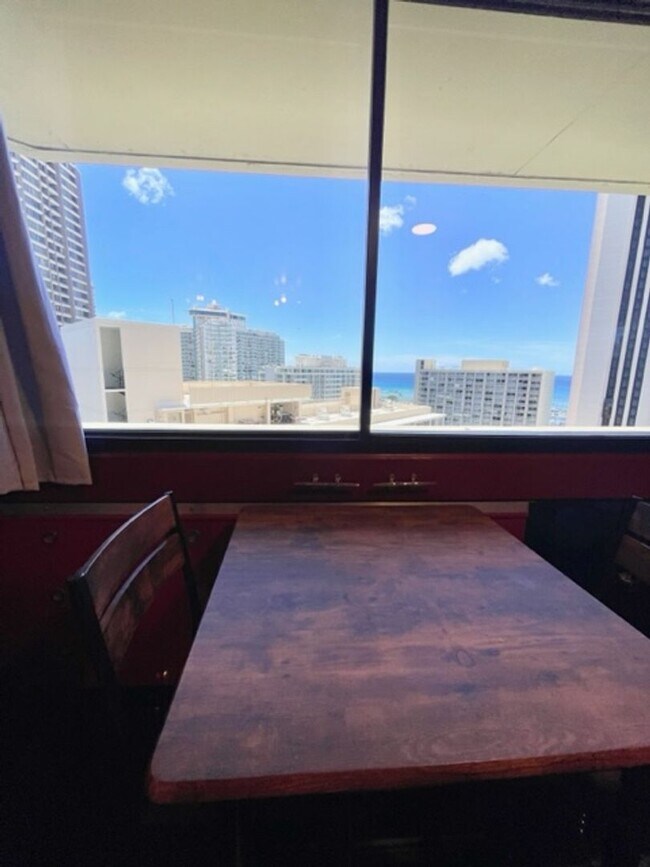 Building Photo - Fully furnished and move-in ready!