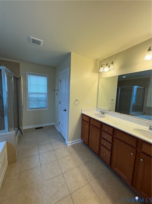 Building Photo - 512 Paddle Creek Dr