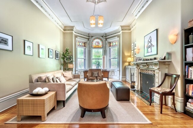 Primary Photo - 339 Commonwealth Ave