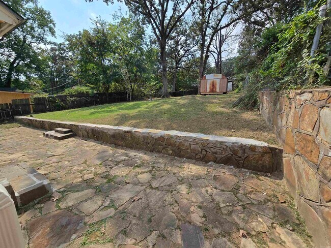 Building Photo - 3117 N Cypress St