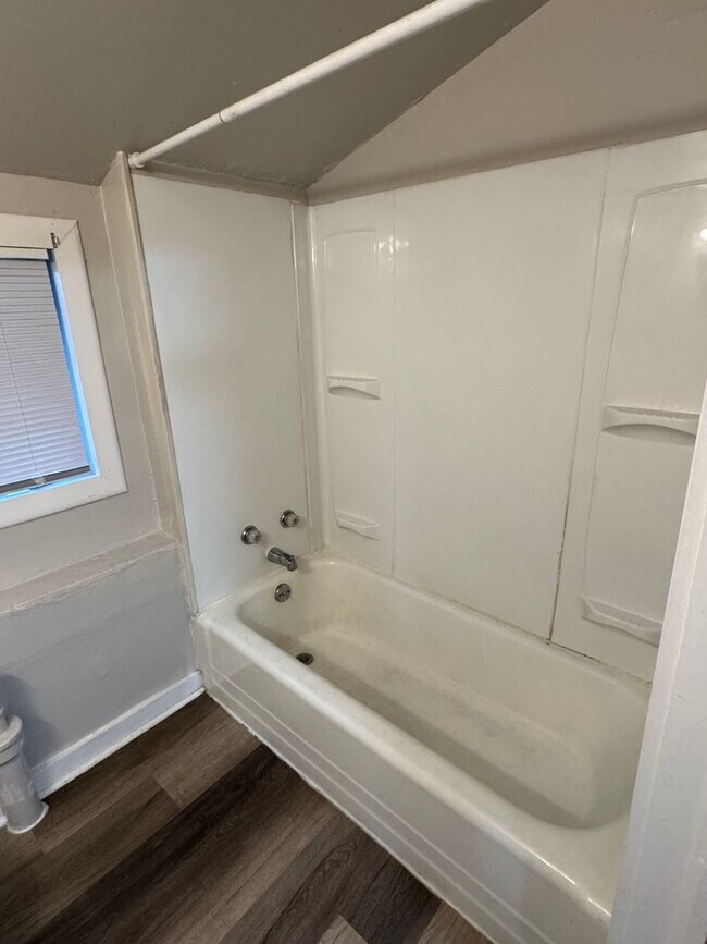 Building Photo - 120 E Spring St