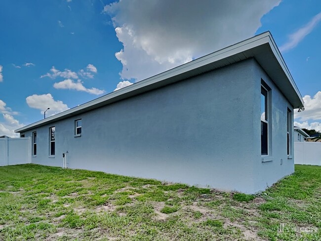 Building Photo - 921 Kingfisher Dr