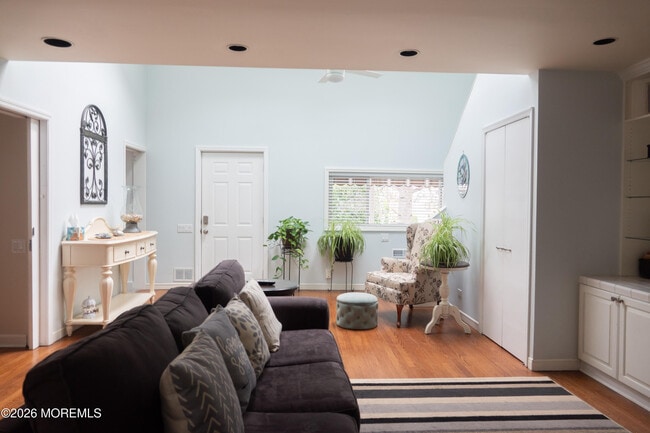 Building Photo - 480 Staffa St