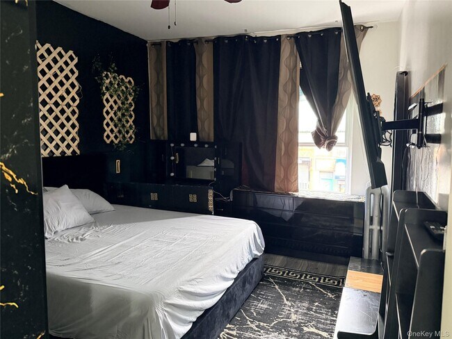 Building Photo - 220 Rogers Ave