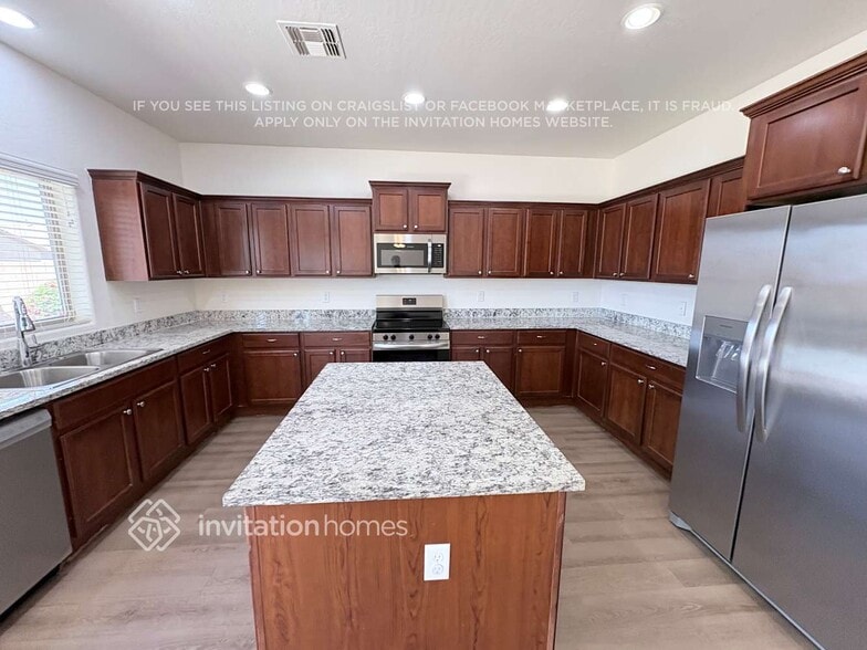 Building Photo - 4854 S Antonio