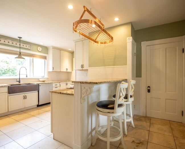 Building Photo - 37 Main Rd N