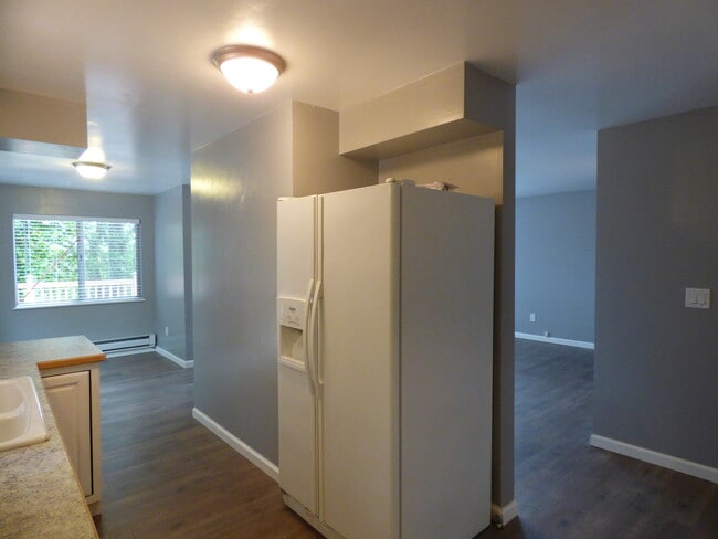 Building Photo - Charming West Seattle Rambler in the Priva...