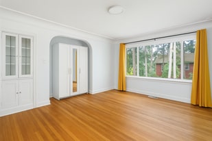 Building Photo - 710 Prospect Ave N