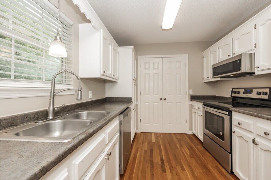 Building Photo - 1318 Knight Dr