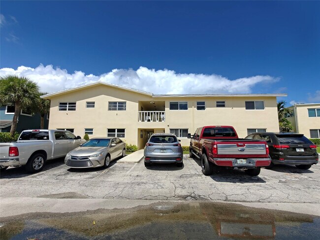 Building Photo - 2755 NE 28th Ave