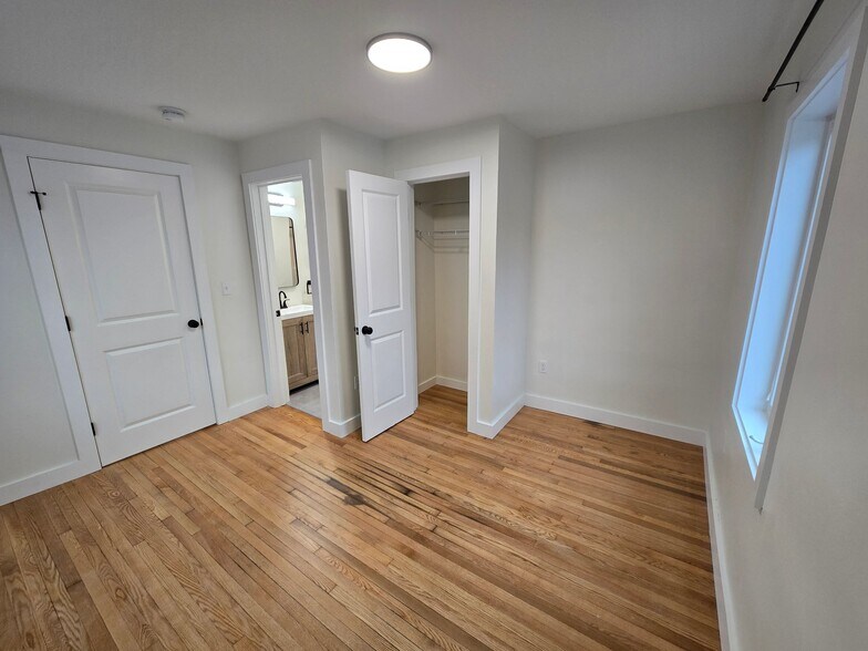 Building Photo - 20 Poirier Pl