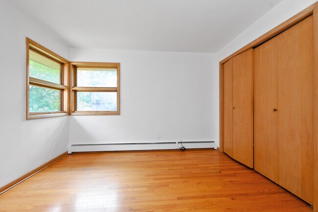 Building Photo - 6238 W 63rd St