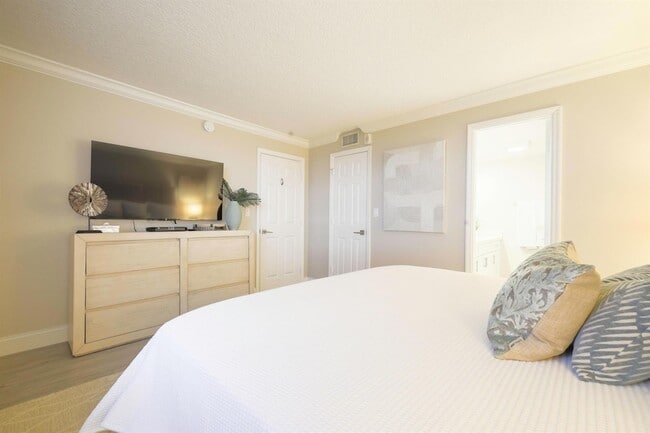 Building Photo - 601 N Ocean Blvd