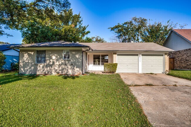 Primary Photo - Cozy 3BD Home with Functional Features and...