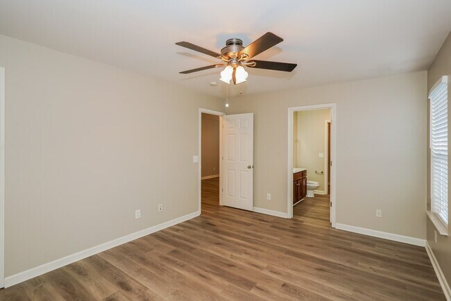 Building Photo - 2145 Erin Ln