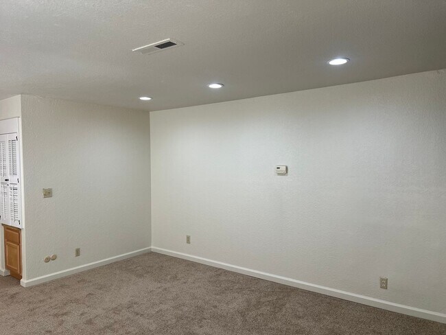 Building Photo - 2526 I St