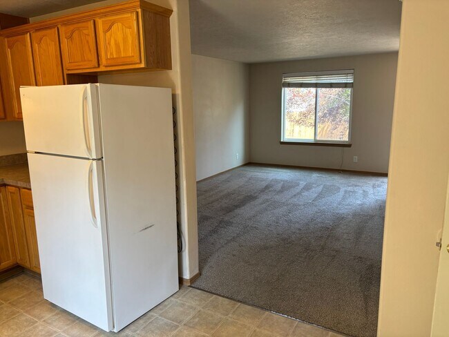 Building Photo - 1372 NE Whisper Ridge Dr