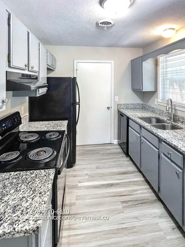 Building Photo - 483 Ellenwood Dr