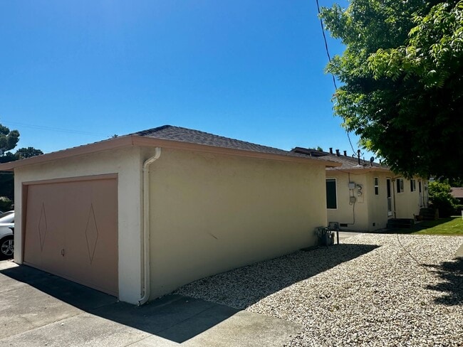 Building Photo - Downtown Benicia Duplex