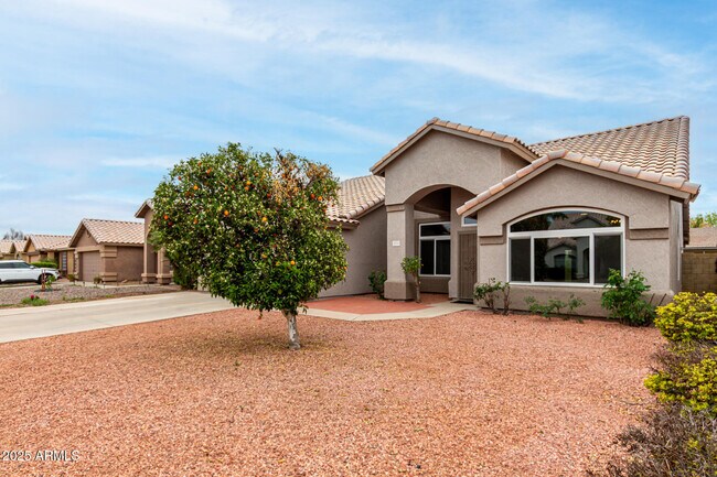 Building Photo - 2319 E San Tan Dr