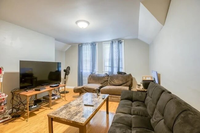 Primary Photo - 162 Trilby Ave