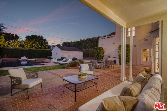 Building Photo - 625 Sierra Dr