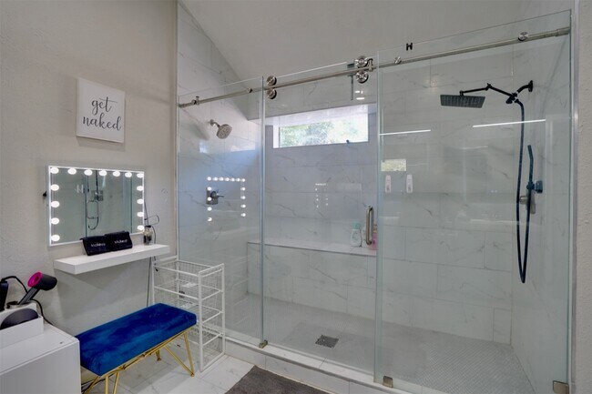 Building Photo - 4010 Oak Terrace Ct