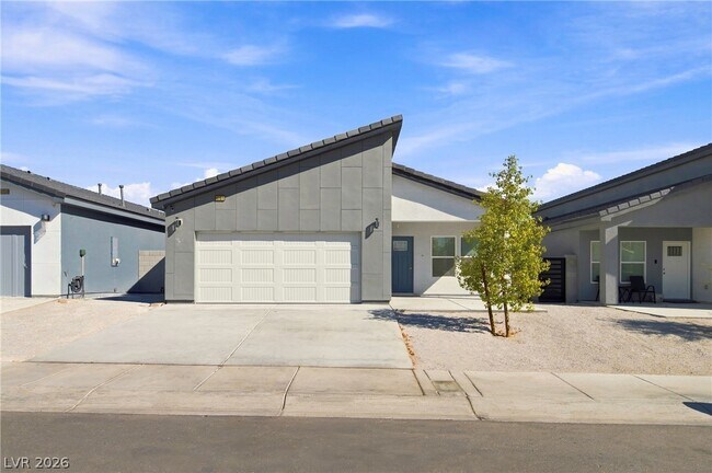 Building Photo - 4060 E Welter Ave