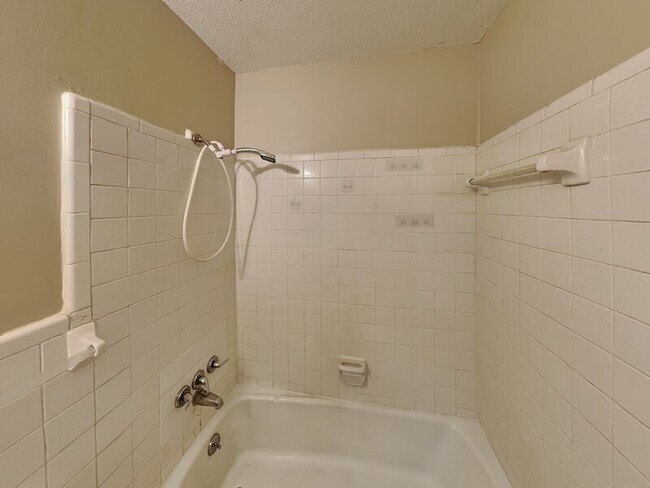 Building Photo - 3328 Shuster Cove