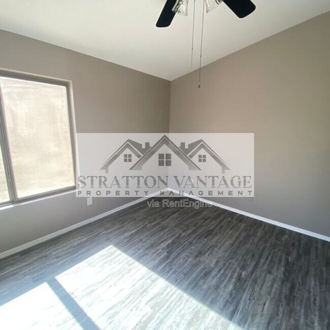 Building Photo - 10646 W Alvarado Rd