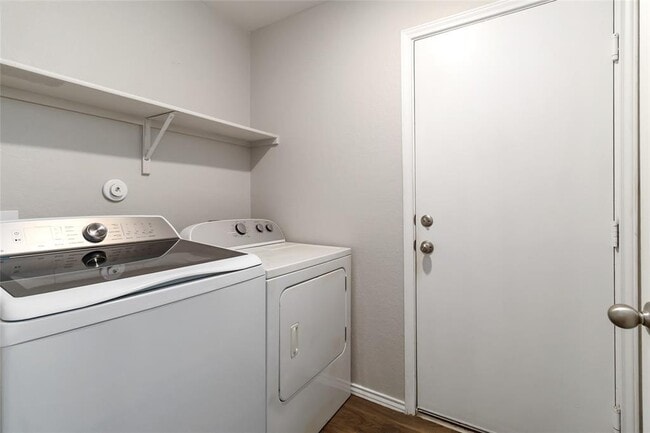 Building Photo - 2845 Wolfcreek