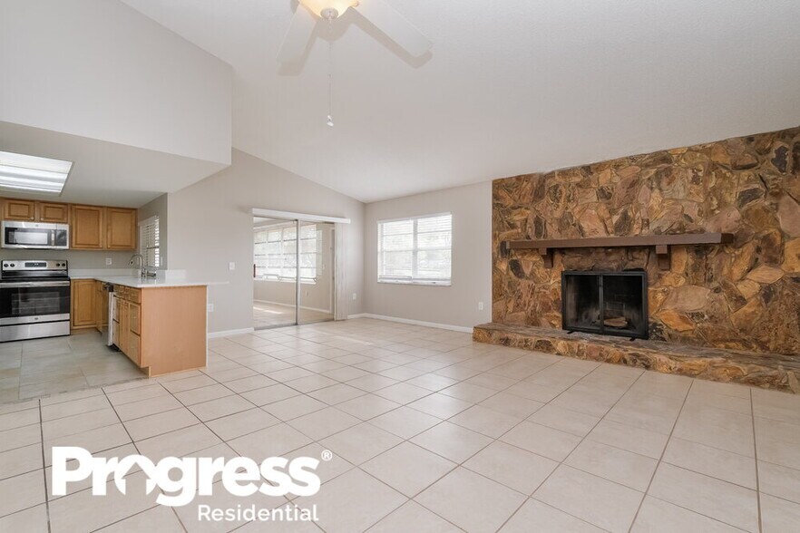 Building Photo - 7618 Summertree Ln