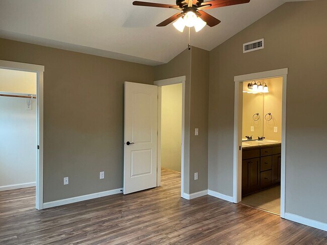 Building Photo - Spacious 3 Bedroom Home with Fenced Yard, Patio, and 2-Car Garage Near Mill Plain.