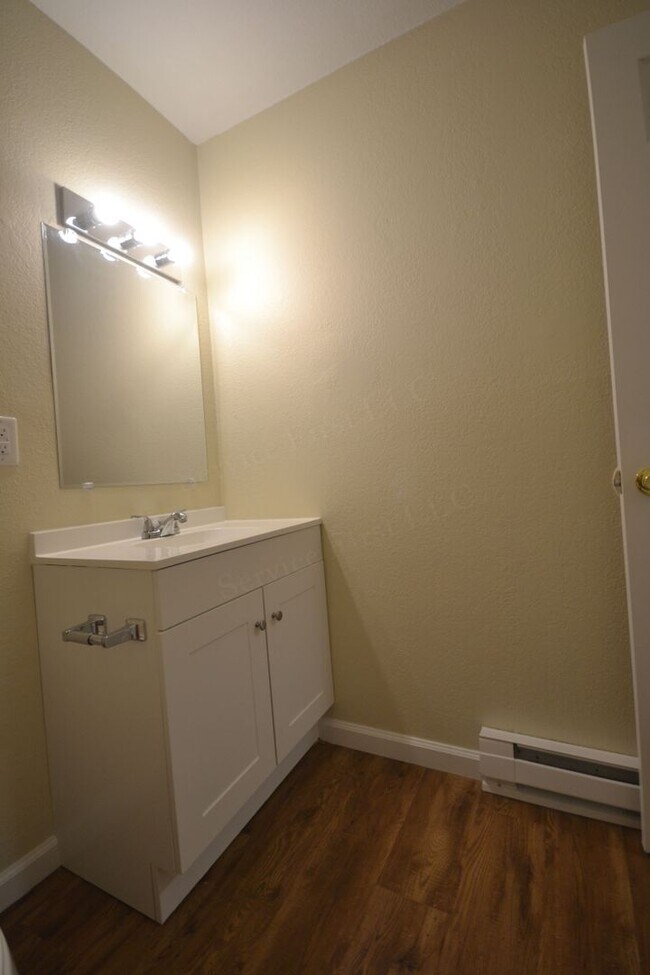 Building Photo - Marshfield Apartments